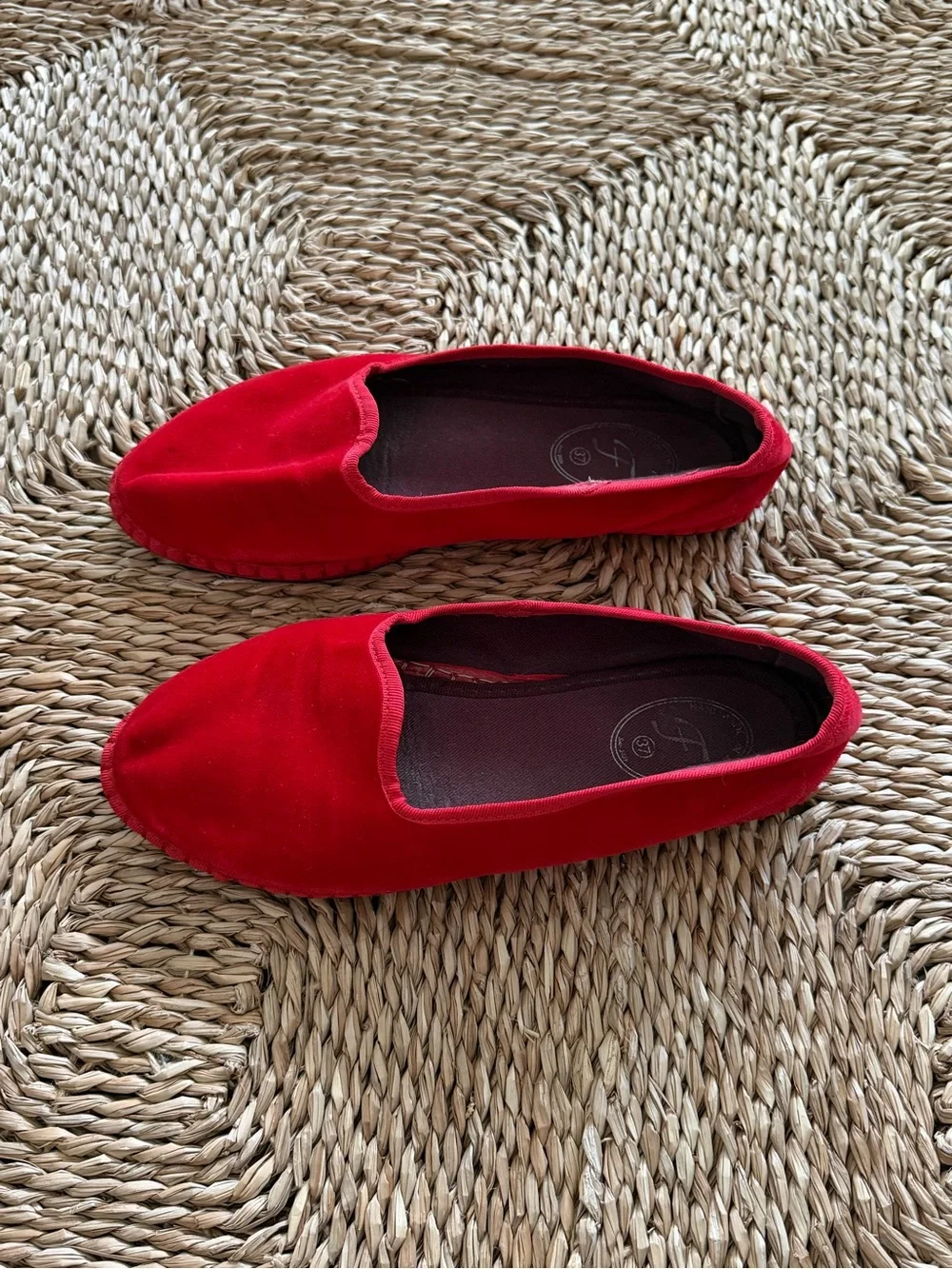 Flabelus Red Women's Slip-On Velvet Flats